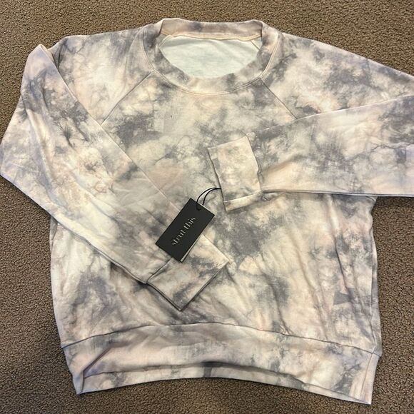 Strut This Women’s Sweatshirt and Shorts Tie Dye Matching Set - One Size - Picture 2 of 8